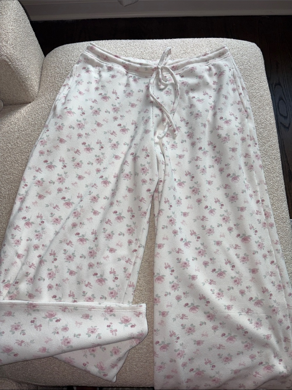 Hollister Women’s White Floral Drawstring Lounge Pants